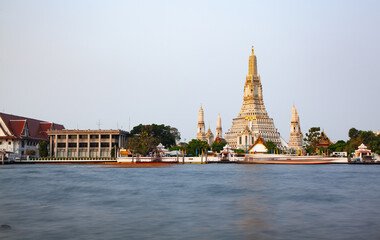 Fototapeta premium wat arun in the morning Bangkok