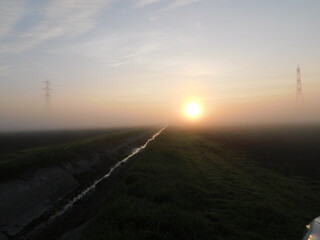 paesaggio alba in campagna