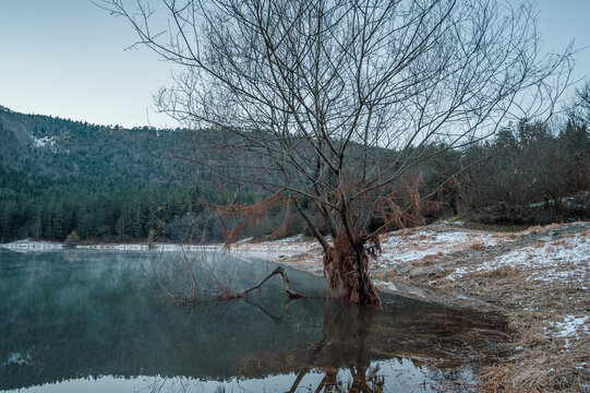 Photos taken during the autumn and winter seasons from the wonderful views around Suluklu Lake