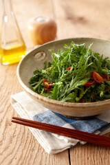 春菊　サラダ　オリーブオイル