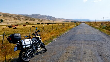 biker solitary trip motorcycle secondary roads adventure avila sierra gredos - obrazy, fototapety, plakaty