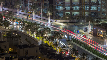 Obraz premium Birds eye view of Dubai skyline timelapse and rush hour traffic in downtown at night