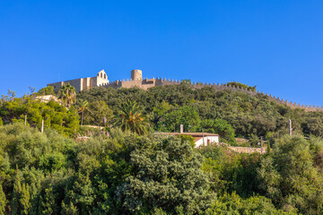 Fototapeta na wymiar Blick auf die mittelalterliche Festung von Capdepera, Mallorca