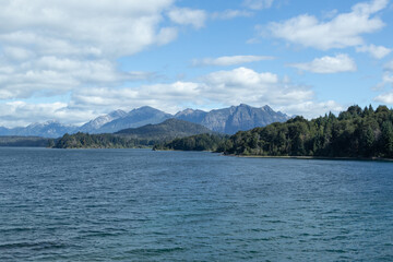 Obraz premium Beautiful horizontal view of a lake