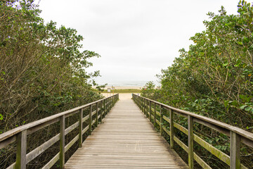 Obraz premium Wooden platform leading to Forte beach in São Francisco do Sul island - Santa Catarina (South of Brazil)