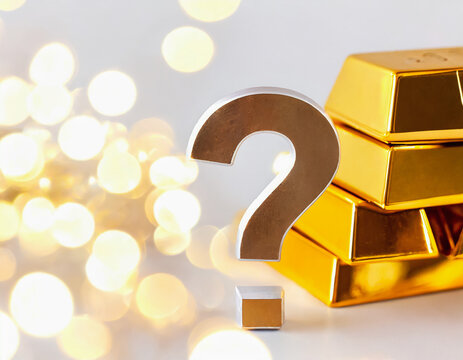 pile de lingots d'or en arri&egrave;re plan fond blanc, point d'interrogation dor&eacute; au premier plan, paillettes lumineuses flout&eacute;es arri&egrave;re plan. Concept pour gagner de l'argent ou &eacute;conomiser 