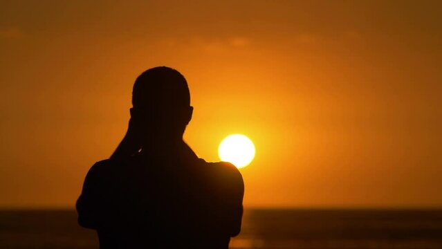 Capturing the Sunset Over the Ocean - A Photographer's Dream Seascape in 4k slow motion 60fps