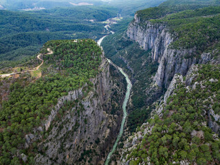 Fototapeta na wymiar Dramatic view of the expansive Tazı Canyon gorge with lush greenery and a meandering river, seen from an aerial perspective in Turkey.