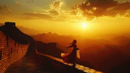 Schilderijen op glas Chinese girl dancing On the Great Wall of China, the golden sky in the evening © venusvi