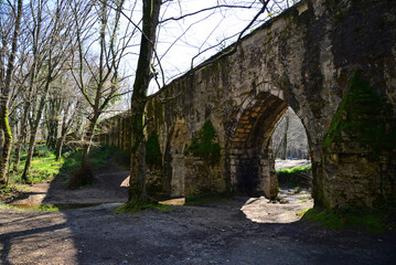 Obraz premium Ayvat Aqueduct in the Belgrad Forests in Istanbul, Turkey was built during the Ottoman period.
