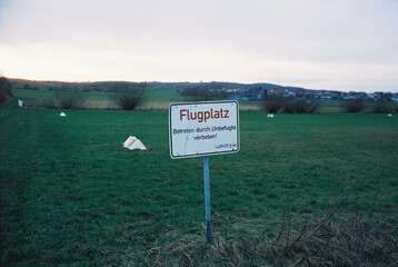 Schild Flugplatz