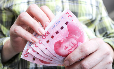 Chinese money - manual recalculation of yuan. - 767283551
