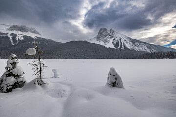 Fototapeta na wymiar Snow on Rocky Mountain Trails during Winter looking over a frozen lake