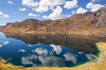 Zelfklevend Fotobehang Lake in Cordillera © Galyna Andrushko
