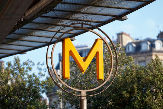Paris Metro sign