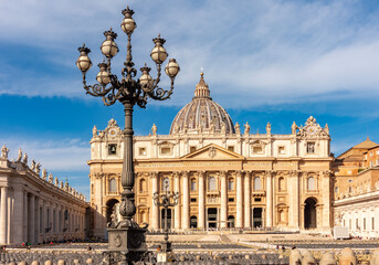 Obraz premium St. Peter's basilica on Saint Peter's square in Vatican, center of Rome, Italy