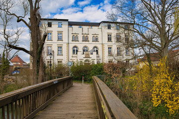 Schloss Lützschena am Fluss Weiße Elster, Schlossbrücke im Vordergrund Leipzig Lützschena,...