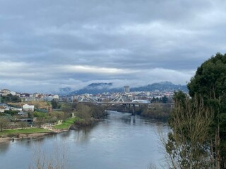 Fototapeta premium Río Miño a su paso por Ourense, Galicia