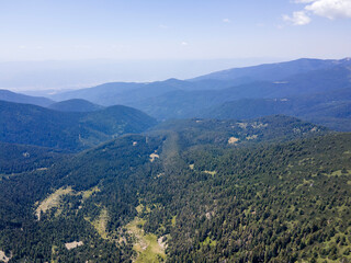 Obraz premium Aerial view of Pirin Mountain near Yalovarnika peak, Bulgaria