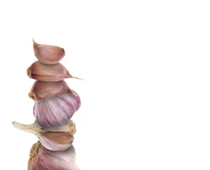  Stacked heads and cloves of garlic on white background, space for text © New Africa