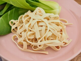 두부로 만든 국수, 청경채, 음식