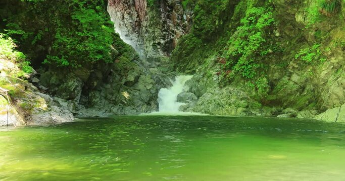 初夏の尾白川渓谷　千ヶ淵　山梨県
