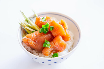 角切りびんちょう鮪の漬け丼