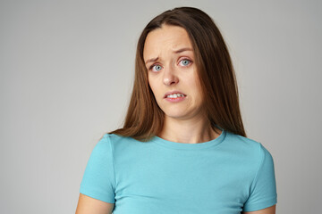 Obraz premium Portrait of thoughtful uncertain young casual girl on gray background