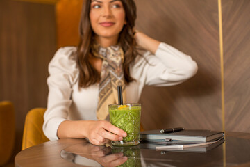 Glass of a green smoothie in the restaurant - 767686393