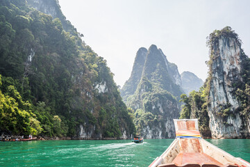 rajski widok na jeziorze w tajlandii - obrazy, fototapety, plakaty