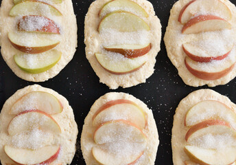 Raw curd cheesecakes with an apples
