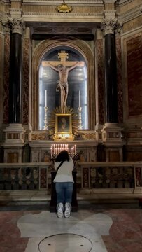 La oracion es confiar en Dios, es creer que existe alguien que me ayuda y acompa&ntilde;a. 