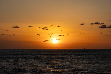 海原に沈む太陽