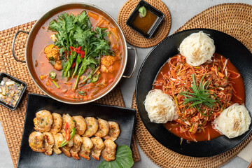 Korean food, fish, shrimp pancake, sea snail, seasoned noodles, soy sauce, wasabi, mugwort, spicy, chili pepper, perilla leaf, green onion