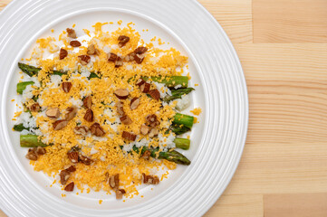 グリーンアスパラのミモザサラダ