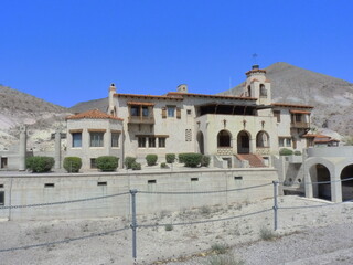 Obraz premium Scotty's Castle dans la Vallée de la Mort - Death Valley