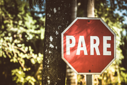 Spanish language stop sign
