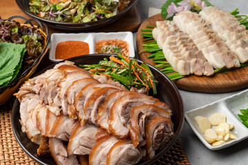 Korean food, pig's feet, pork, bossam, lettuce, perilla leaves, spicy, garlic, pepper, salted shrimp,