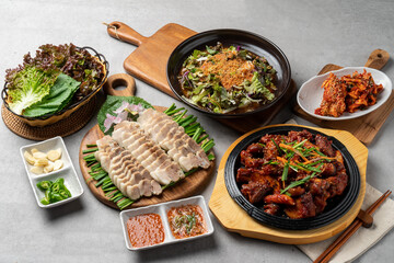 Korean food, pig's feet, pork, bossam, lettuce, perilla leaves, spicy, garlic, pepper, salted shrimp,