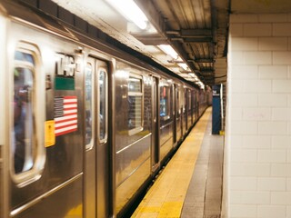 Obraz premium Moving train in a subway station in New York City