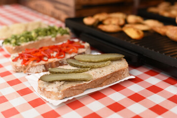 Sandwich with lard and pickled cucumber
