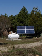 solar panel and gas zeppelin to generate clean energy for a house © Lautaro