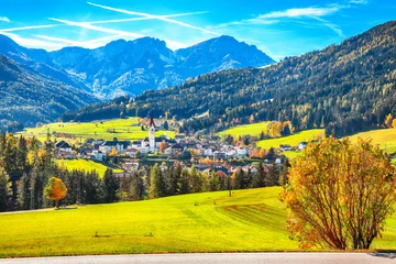 Zelfklevend Fotobehang Scenic image of alpine village Valdaora di Sotto. © ali