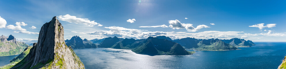 Berggipfel Segla auf Senja in Norwegen - 768005185