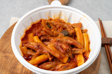 Korean food, chicken feet, boneless, spicy, soup, steamed eggs, flying fish eggs, rice balls, side dishes, pickled radish, tteokbokki