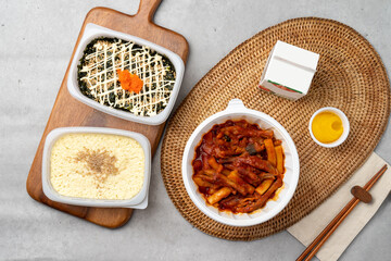 Korean food, chicken feet, boneless, spicy, soup, steamed eggs, flying fish eggs, rice balls, side dishes, pickled radish, tteokbokki