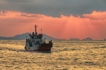Obraz premium Seasets of the Sea Sunset in Dala Village, Tongyeong, South Gyeongsang Province, South Korea