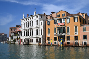 Fototapeta na wymiar Architecture vénitienne bordant le Grand Canal