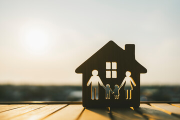Family and house model, Security protection and health insurance. The concept of family home, protection, travel insurance, house insurance. - obrazy, fototapety, plakaty