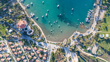 The name of Ildırı, which is a neighborhood of Çeşme district in İzmir, is Erythrai in the ancient period.